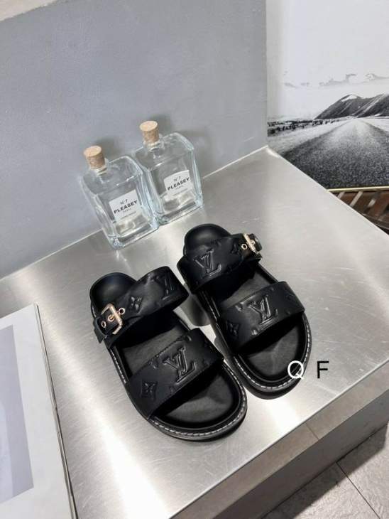 Picture of Louis Vuitton Slippers _SKULVsz35-42F0127401